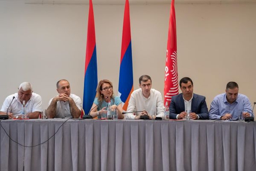 Տեղի է ունեցել «Ապրելու երկիր» կուսակցության քաղաքական խորհրդի ընդլայնված կազմով հրատապ նիստ