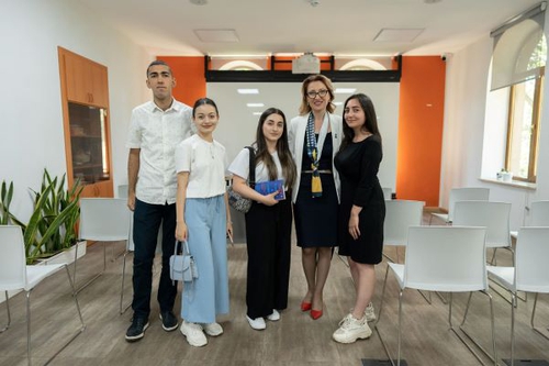 Մանե Թանդիլյանը շարունակում է երիտասարդների հետ իր հանդիպումների շարքը