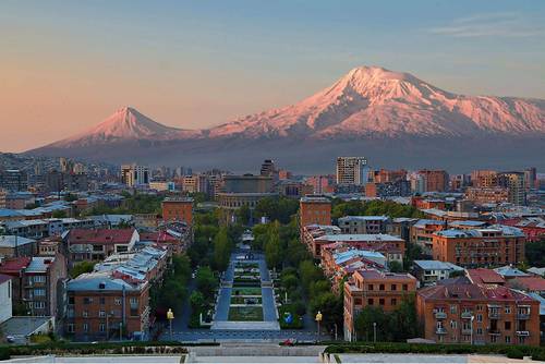 Մեզ քաղաքը զարգացնելու պրոֆեսոինալներ են պետք, մարդիկ, որոնք տեղյակ են քաղաքի խնդիրներից և ունակ են դրանք լուծելու․ «Ապրելու երկիր»  կուսակցություն