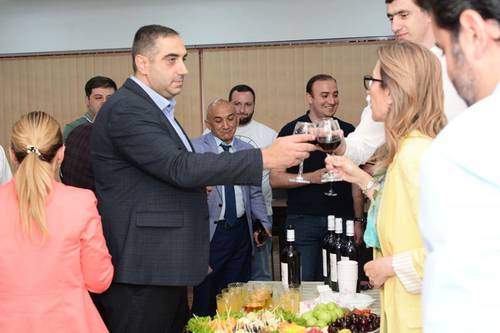 Էրեբունի 28 հասցեում իր դռները բացեց «Ապրելու երկիր» կուսակցության գրասենյակը․ Մանե Թանդիլյան