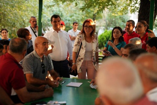 Օգոստոսի 23-ից «Ապրելու երկիր» կուսակցության թիմը հանդիպել է Երևանի բոլոր վարչական շրջանների բնակիչների հետ