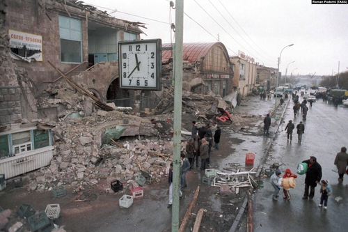 Մենք խոնարհվում ենք 1988 թվականի ավերիչ երկրաշարժի անմեղ զոհերի հիշատակի առաջ. «Ապրելու Երկիր» կուսակցություն